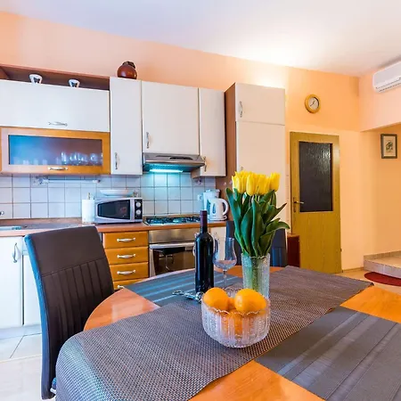 Sara - One Bedroom With Terrace