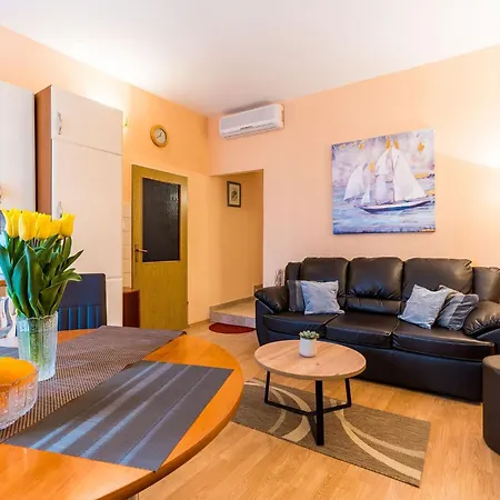 Sara - One Bedroom With Terrace