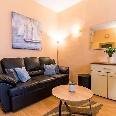 Sara - One Bedroom With Terrace